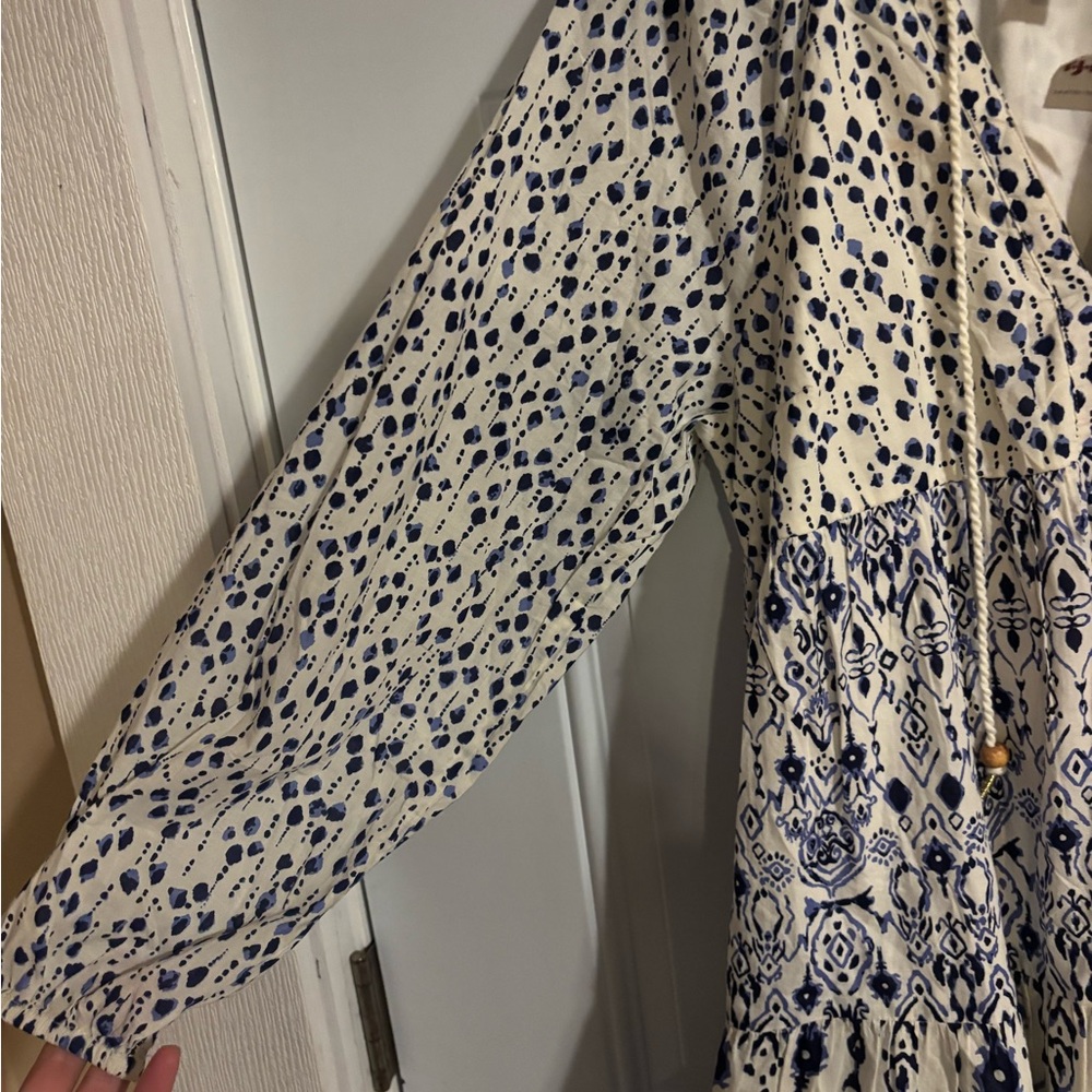 Jessica Simpson Blue and White Patterned Tunic - Picture 5 of 6
